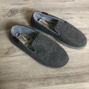 EUC Dearfoam Gray Cozy Indoor Slippers with rubber sole